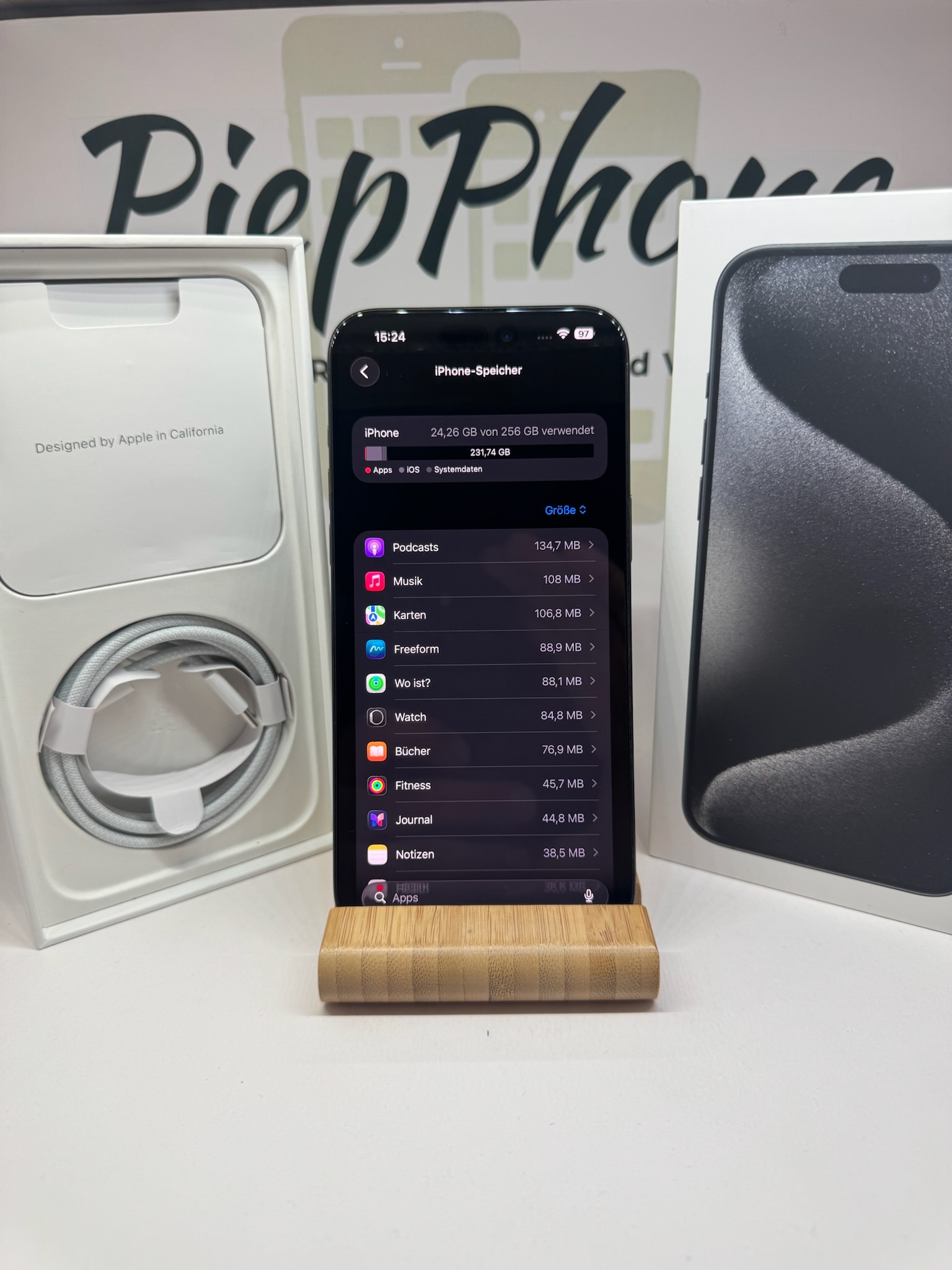 Apple iPhone 15 Pro Max mit 256GB titan black 1AZUSTAND Akku 100% – Bild 2
