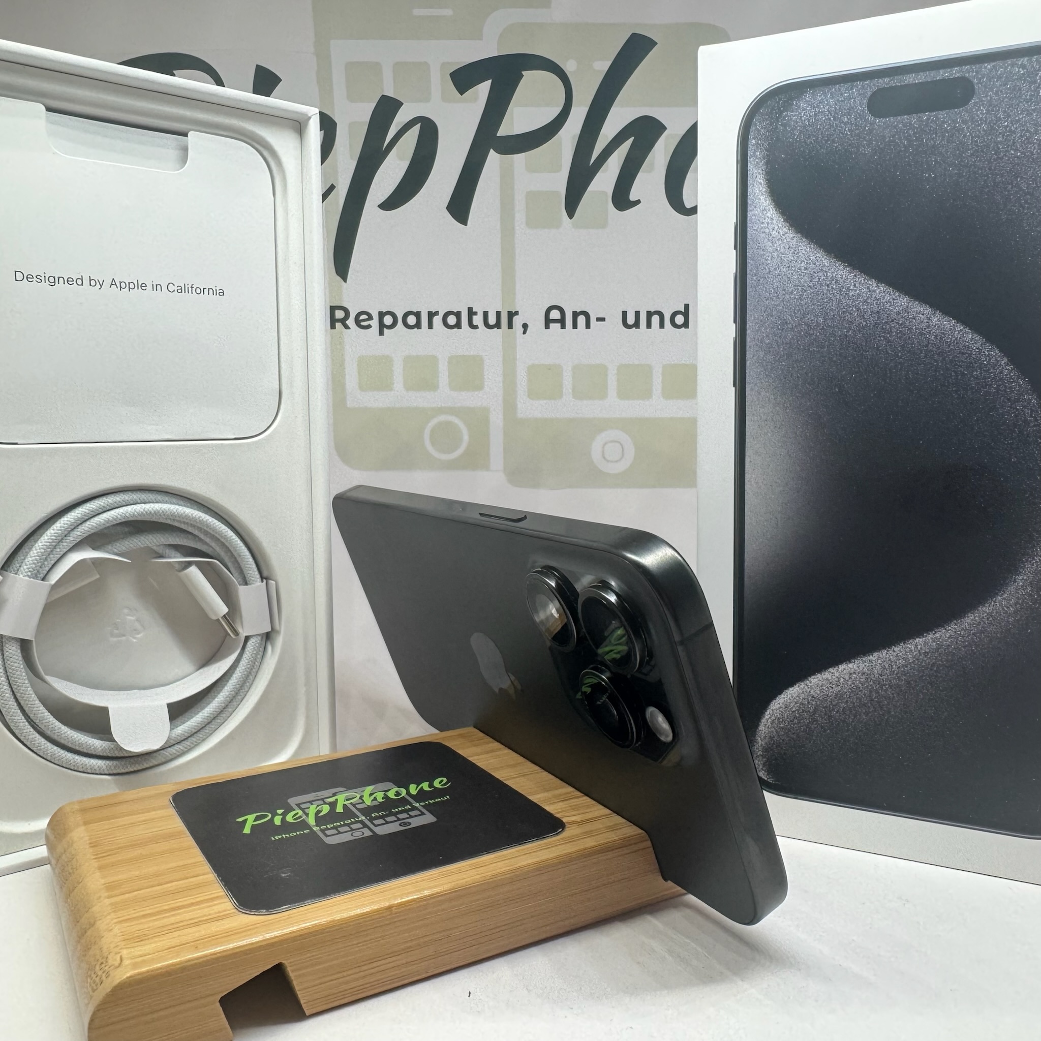 Apple iPhone 15 Pro Max mit 256GB titan black 1AZUSTAND Akku 100% – Bild 7