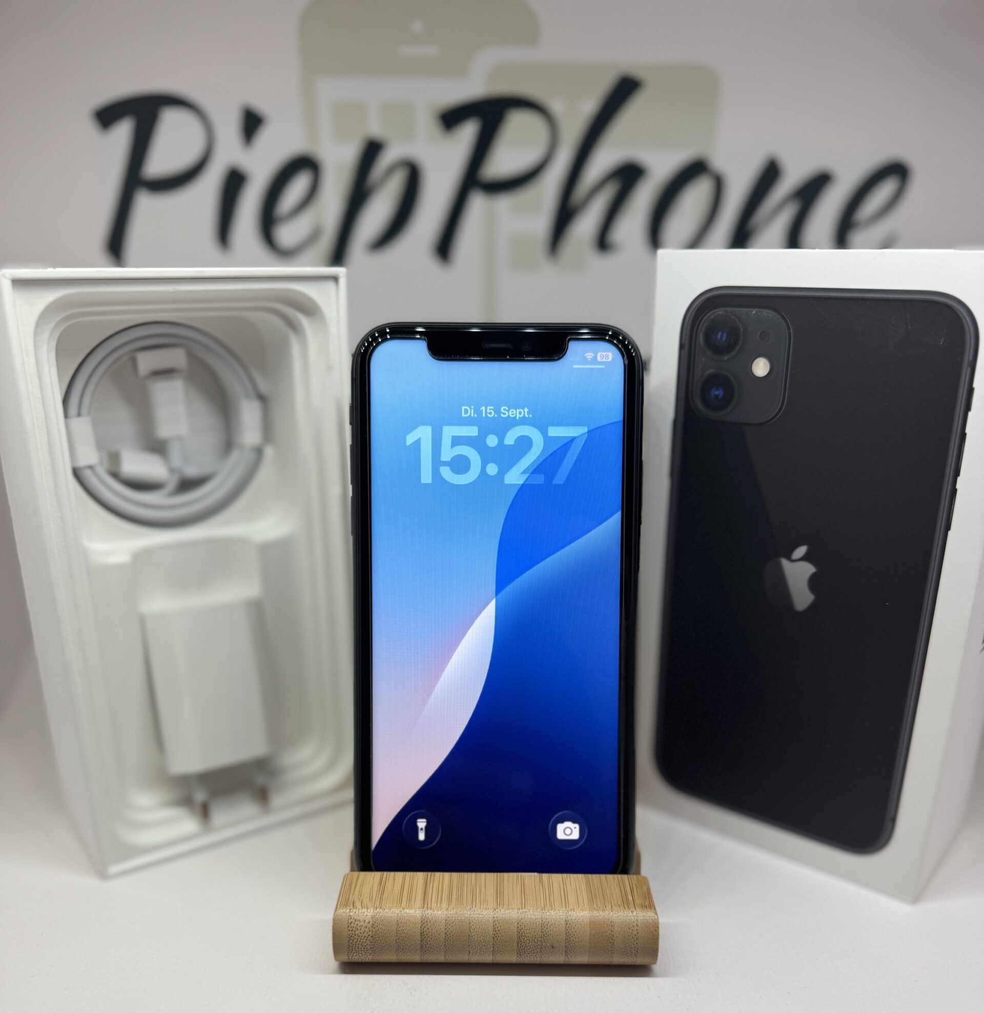Apple iPhone 11 mit 64 GB in schwarz AKKU NEU