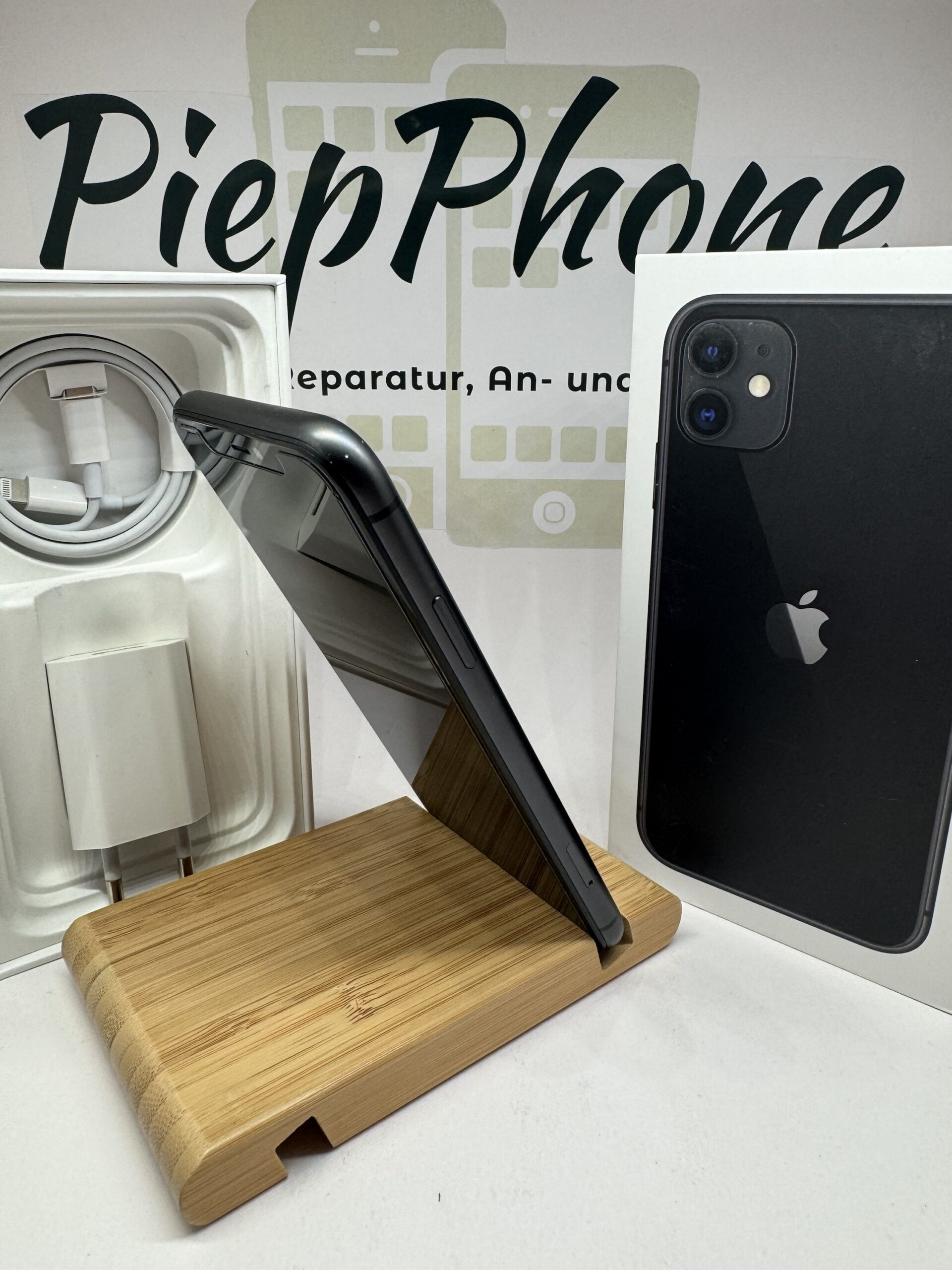 Apple iPhone 11 mit 64 GB in schwarz AKKU NEU – Bild 9